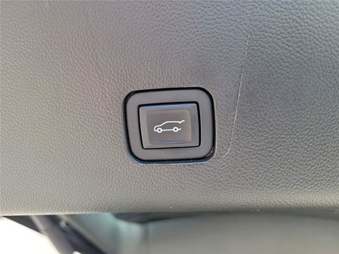Used 2022 Chevrolet Traverse LT FWD image 10
