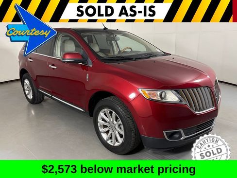Used 2013 Lincoln MKX AWD image 2