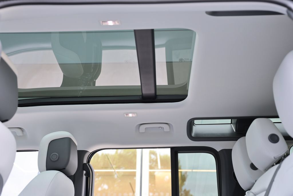 Used 2025 Land Rover Defender 110 S AWD/4WD image 10