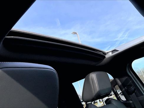 Used 2024 Toyota Tacoma Limited image 14