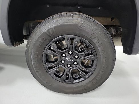 Used 2022 Chevrolet Silverado 1500 ZR2 w/ Technology Package AWD/4WD image 8