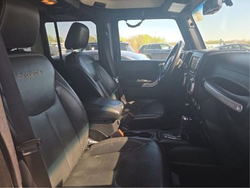 Used 2016 Jeep Wrangler Unlimited Sahara w/ Connectivity Group image 4