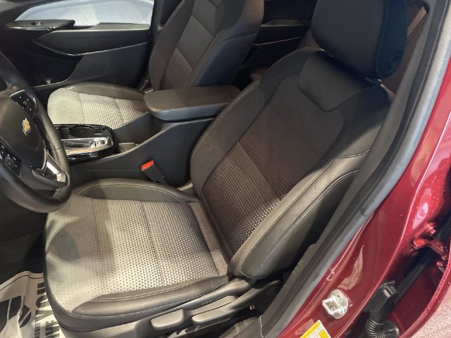 Used 2025 Chevrolet Trax LT w/ LT Convenience Package FWD image 16