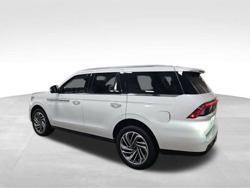 Used 2025 Lincoln Navigator Reserve image 5