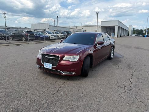 Used 2016 Chrysler 300 Limited RWD image 1