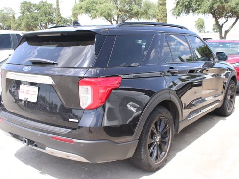 Used 2020 Ford Explorer XLT w/ Equipment Group 202A RWD image 11