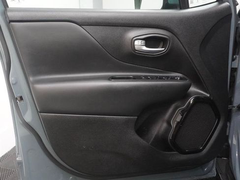 Used 2017 Jeep Renegade Altitude AWD/4WD image 29