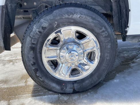 Used 2024 RAM 2500 Tradesman w/ Chrome Appearance Group image 32