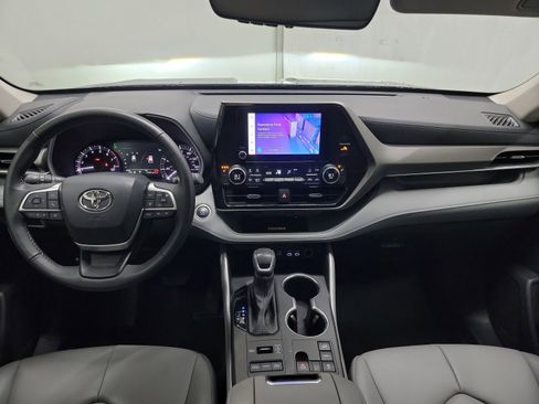 Used 2024 Toyota Highlander XLE image 15