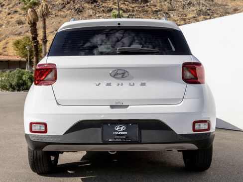 Used 2025 Hyundai Venue SEL FWD image 8
