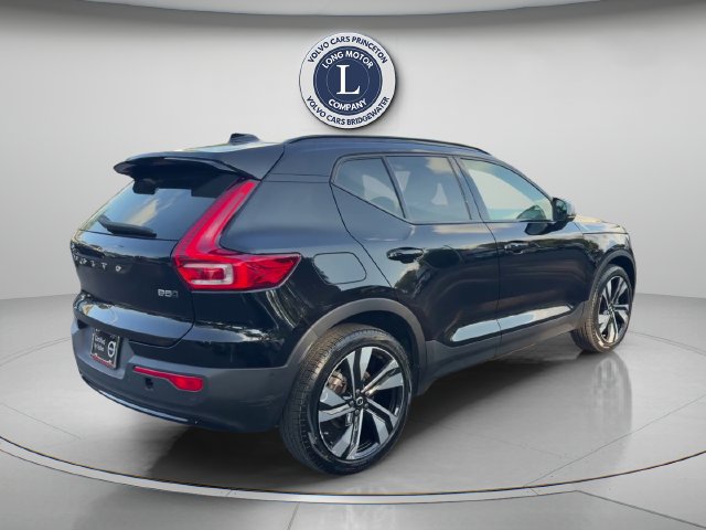 Certified 2024 Volvo XC40 B5 Plus w/ Protection Package Premier AWD/4WD image 8