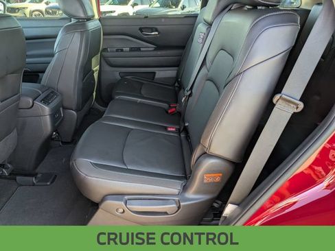 Used 2024 Nissan Pathfinder SL AWD/4WD image 24