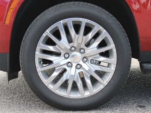 Used 2025 Chevrolet Suburban Premier image 11