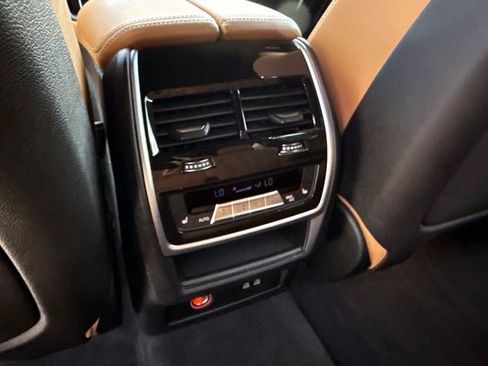 Used 2023 BMW X7 xDrive40i w/ Executive Package AWD/4WD image 16