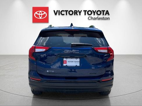 Used 2022 GMC Terrain SLT w/ Infotainment Package II AWD/4WD image 4