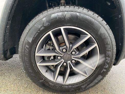 Used 2022 Jeep Grand Cherokee Limited image 7