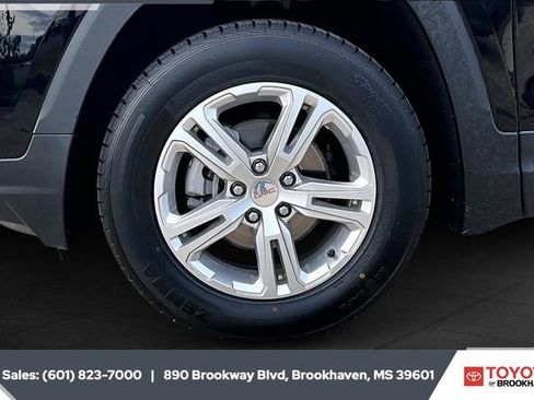Used 2024 GMC Terrain SLE image 7