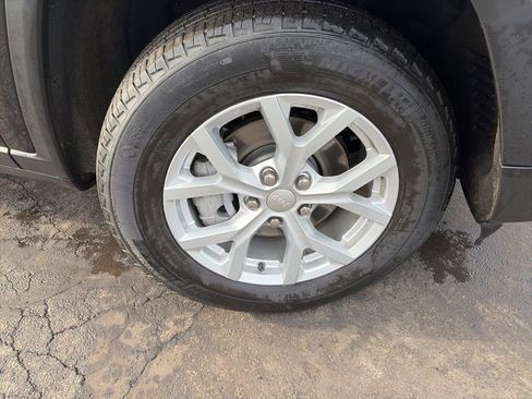 Used 2023 Jeep Grand Cherokee Limited image 12