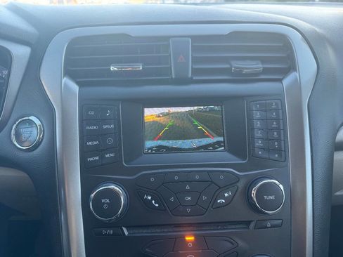 Used 2018 Ford Fusion SE image 13