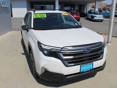 Used 2025 Subaru Forester Premium image 10