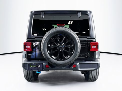 Used 2023 Jeep Wrangler Unlimited Sahara AWD/4WD image 7