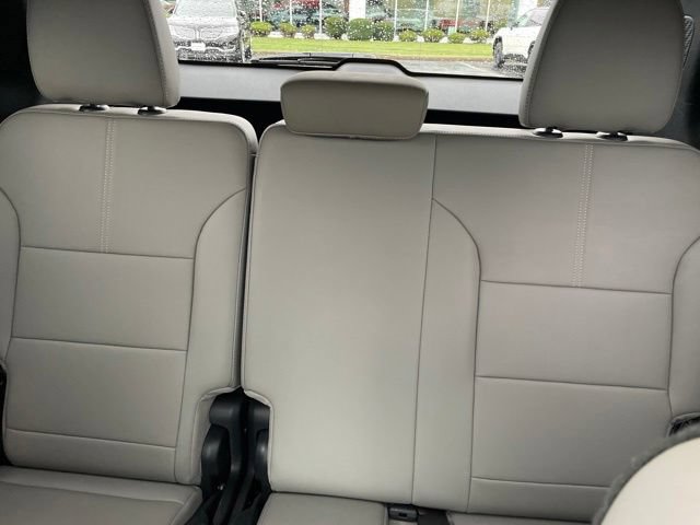 Used 2026 GMC Acadia Elevation w/ Elevation Premium Package FWD image 12