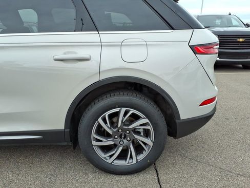 Used 2023 Lincoln Corsair AWD w/ Equipment Group 101A image 22