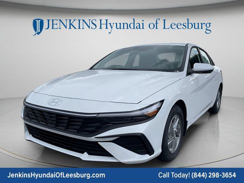 New 2026 Hyundai Elantra SE FWD image 11