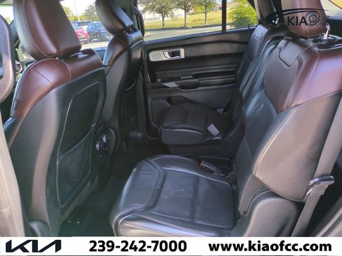 Used 2020 Ford Explorer Platinum w/ Premium Technology Package image 14