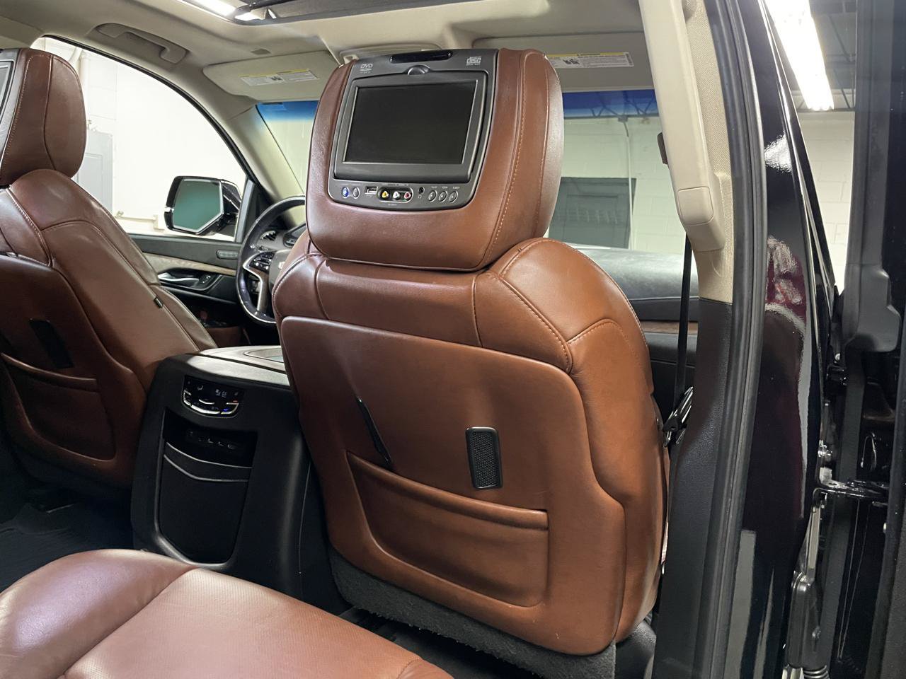 Used 2019 Cadillac Escalade Premium Luxury AWD/4WD image 22