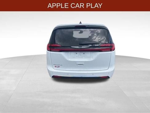 Used 2024 Chrysler Pacifica Touring-L FWD image 6