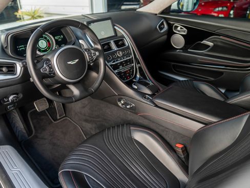 Used 2019 Aston Martin DB11 Coupe image 3