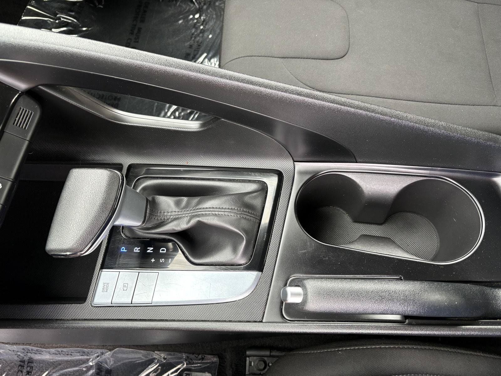 Used 2024 Hyundai Elantra SEL FWD image 30
