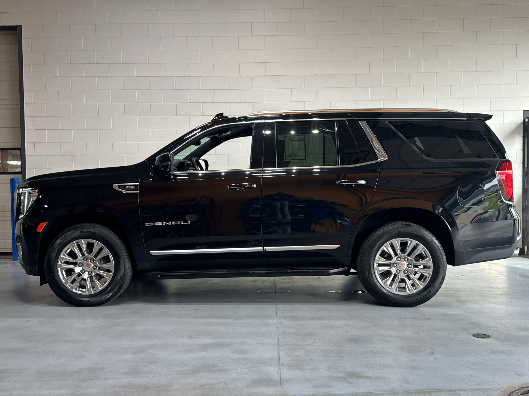 Used 2024 GMC Yukon Denali AWD/4WD image 2