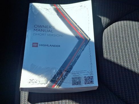 Certified 2024 Toyota Highlander AWD image 27