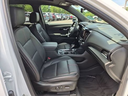 Used 2022 Chevrolet Traverse RS w/ LPO, Floor Liner Package AWD/4WD image 31