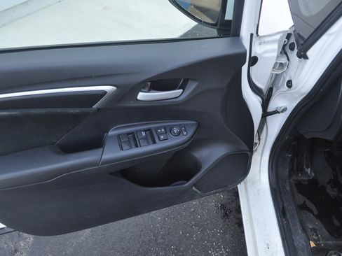 Used 2018 Honda Fit LX image 9
