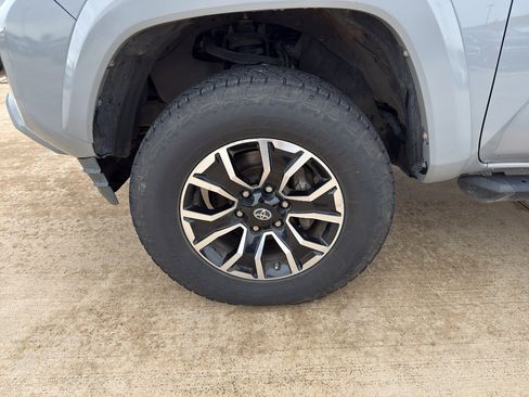 Used 2021 Toyota Tacoma TRD Sport w/ Technology Package RWD image 28