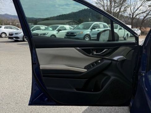 Used 2017 Subaru Impreza 2.0i Limited image 9