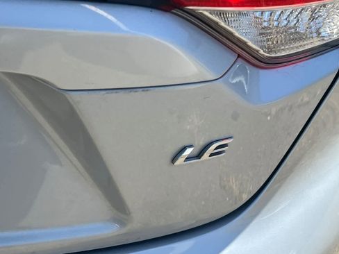 Used 2021 Toyota Corolla LE FWD image 21
