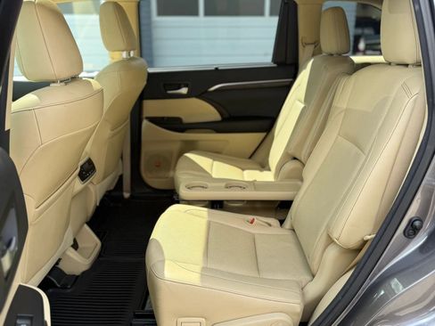 Used 2015 Toyota Highlander Limited AWD/4WD image 13