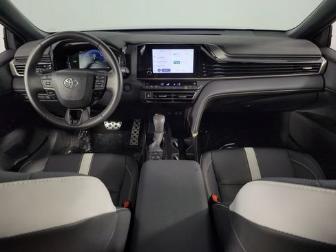 Used 2025 Toyota Camry SE FWD image 25