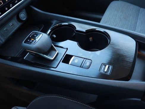 Used 2023 Nissan Rogue SV image 16