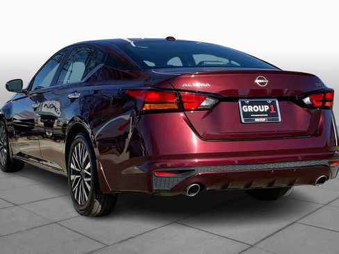 Used 2024 Nissan Altima 2.5 SV w/ SV Premium Package image 11