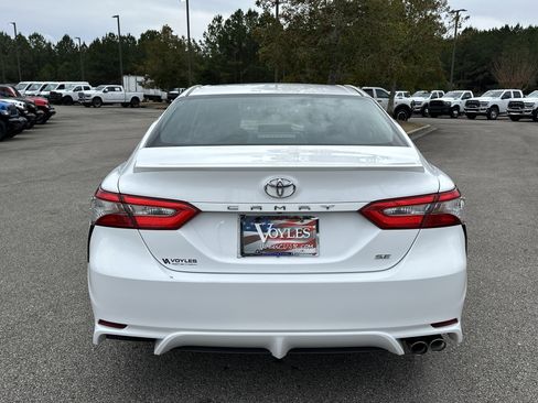 Used 2018 Toyota Camry SE image 6