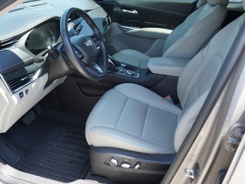 Used 2022 Cadillac XT4 Premium Luxury w/ Enhanced Visibility Package FWD image 10