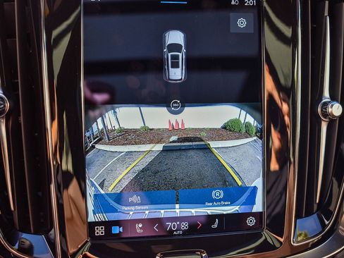 Used 2023 Volvo V60 B5 Cross Country Ultimate w/ Climate Package image 25