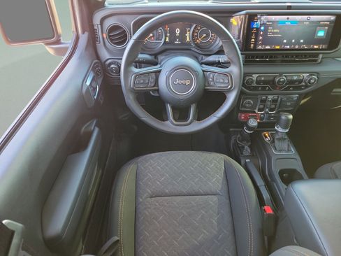 Used 2024 Jeep Gladiator Mojave AWD/4WD image 8