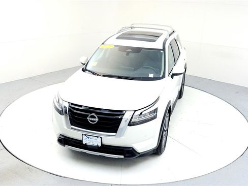 Used 2023 Nissan Pathfinder SL w/ SL Premium Package image 14