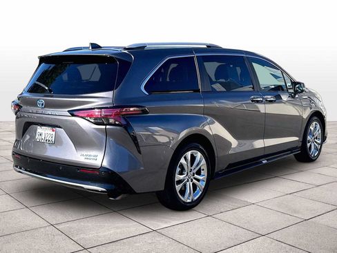 Used 2024 Toyota Sienna Platinum FWD image 15